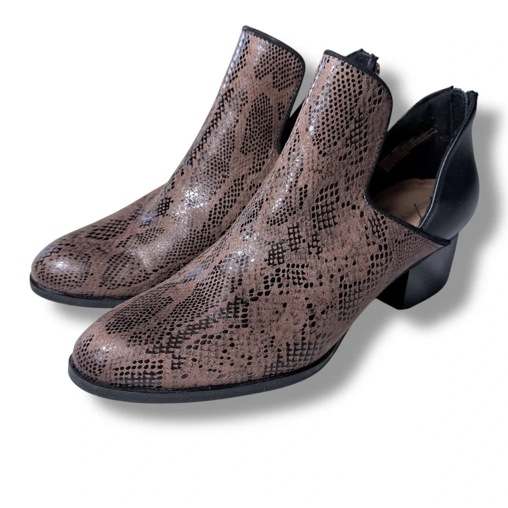 Andrew Geller Friona Booties Size 8M Snakeskin Print Block Heel Ankle Boots